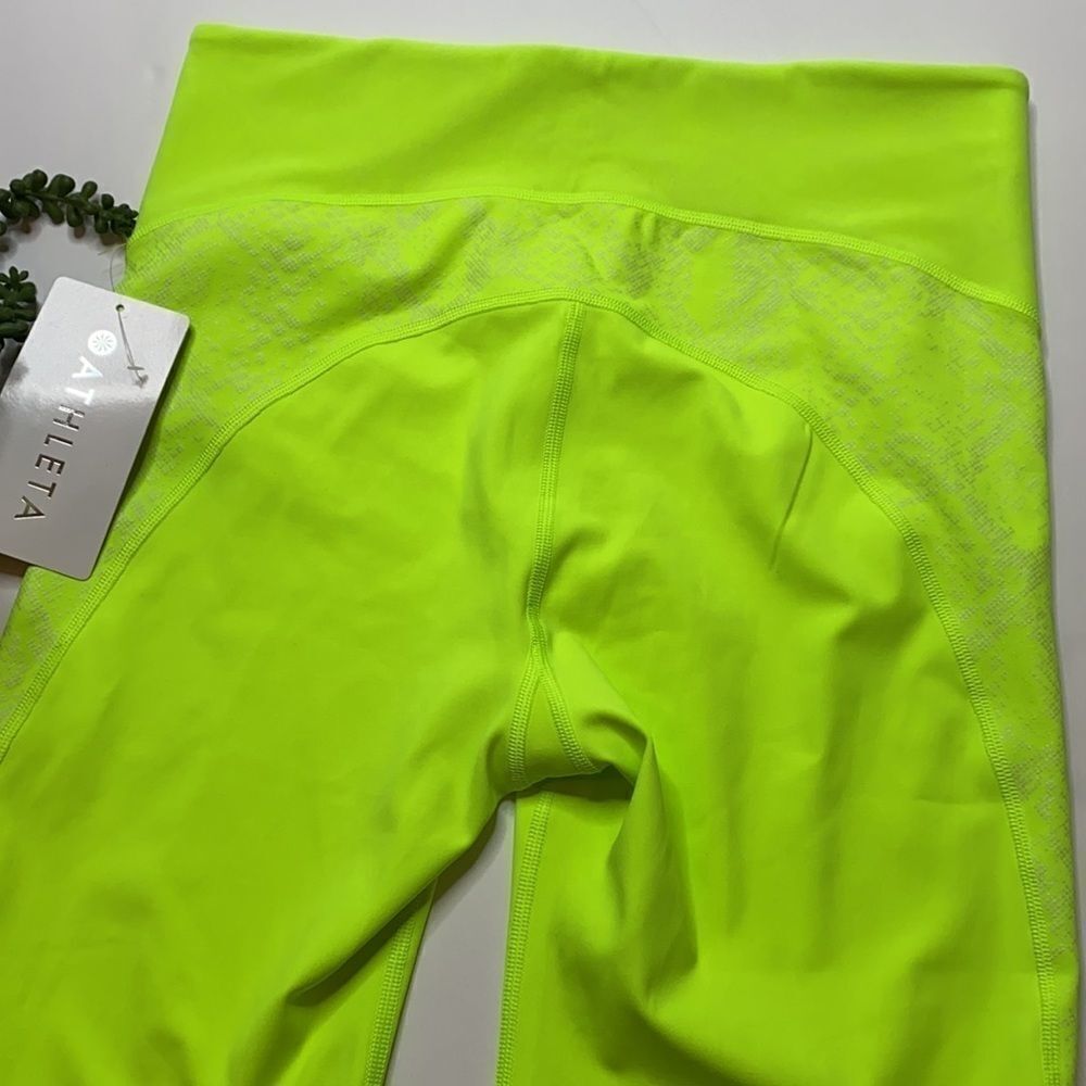 ‎Athleta Stay Fly Reflective Compression 9" Shorts - Picture 9 of 13